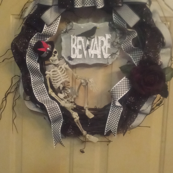 homemade Halloween wreath - Picture 3 of 3